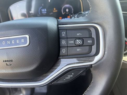 Used 2022 Jeep Wagoneer Series II AWD/4WD image 28