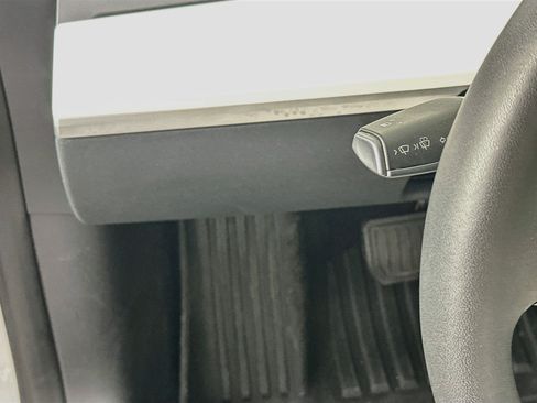Used 2022 Tesla Model 3 Standard Range Plus RWD image 16