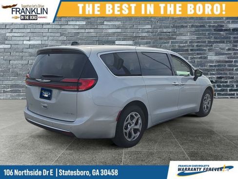 Used 2024 Chrysler Pacifica Limited image 5
