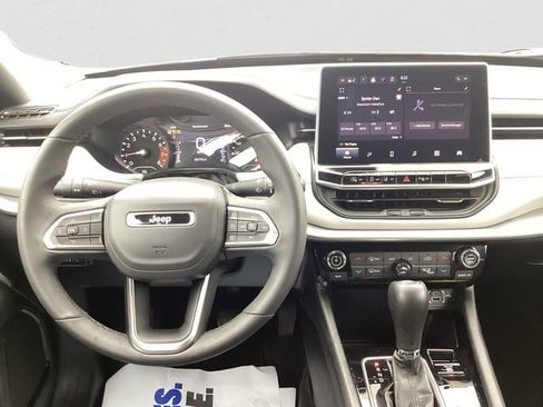 Certified 2025 Jeep Compass Limited AWD/4WD image 10
