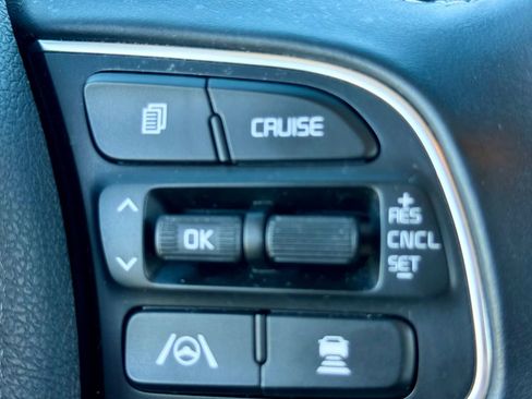 Used 2022 Kia Niro EX image 32