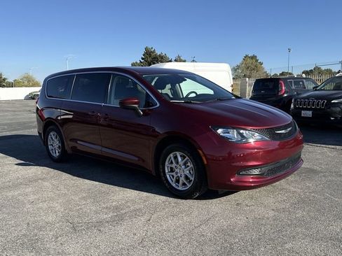 Used 2023 Chrysler Voyager LX FWD image 38