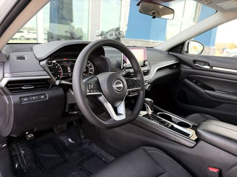 Used 2023 Nissan Altima 2.5 SV FWD image 16