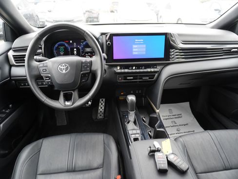 Used 2025 Toyota Camry XSE FWD image 2