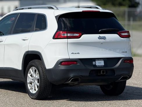 Used 2016 Jeep Cherokee Latitude w/ Comfort/Convenience Group AWD/4WD image 16