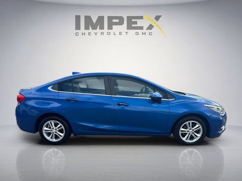Used 2017 Chevrolet Cruze LT w/ Convenience Package FWD image 6