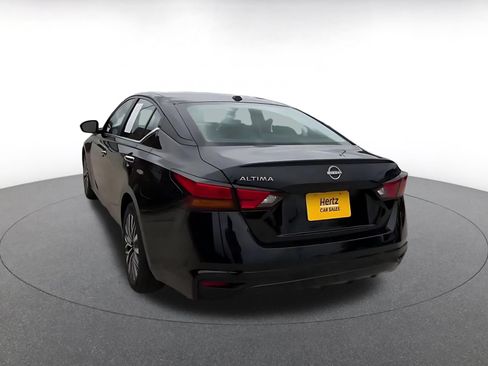 Used 2025 Nissan Altima 2.5 SV FWD image 11