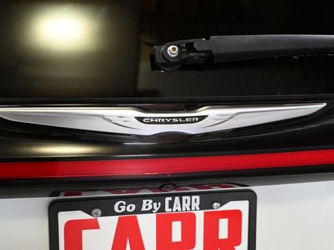 Used 2023 Chrysler Pacifica Limited FWD image 9