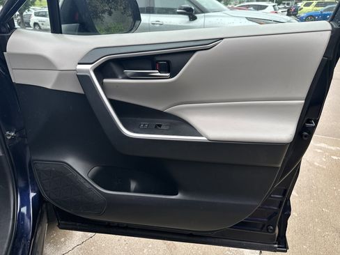 Used 2022 Toyota RAV4 XLE AWD/4WD image 27