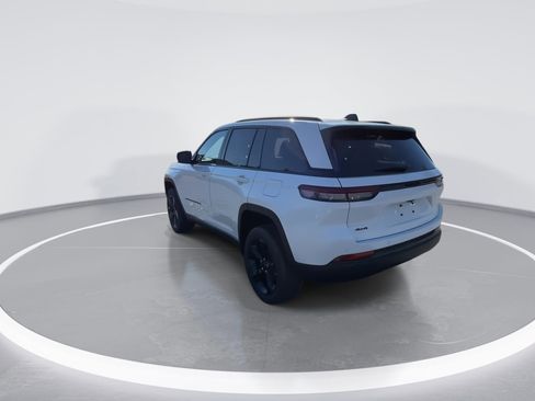 New 2025 Jeep Grand Cherokee Altitude image 6