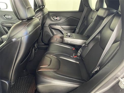 Used 2019 Jeep Cherokee Latitude Plus w/ Comfort/Convenience Group image 17