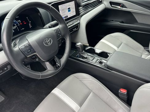 Used 2025 Toyota Camry LE image 10