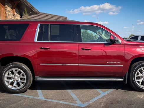 Used 2016 GMC Yukon XL SLT w/ Open Road Package AWD/4WD image 29