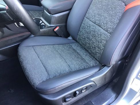 Used 2024 Chevrolet Colorado Z71 w/ Z71 Convenience Package 2 image 8