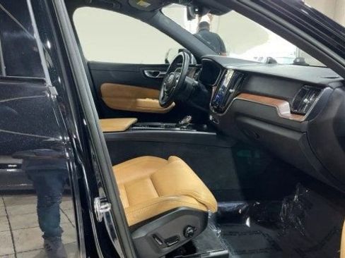 Used 2023 Volvo XC60 B5 Ultimate w/ Protection Package Premier image 13