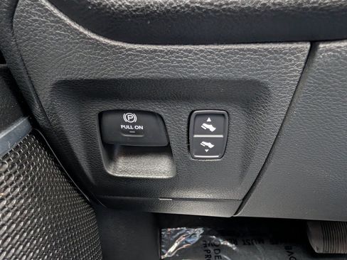 Used 2023 RAM 1500 Laramie AWD/4WD image 32