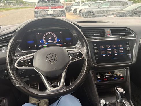 Certified 2022 Volkswagen Tiguan SE R-Line AWD/4WD image 13