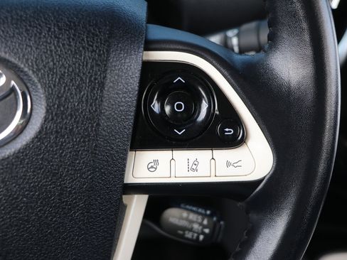 Used 2017 Toyota Prius Prime FWD image 19
