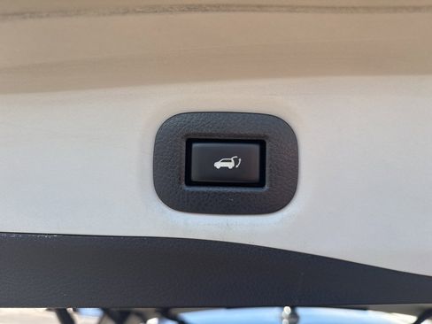 Used 2020 Nissan Rogue SL w/ Premium Package image 24