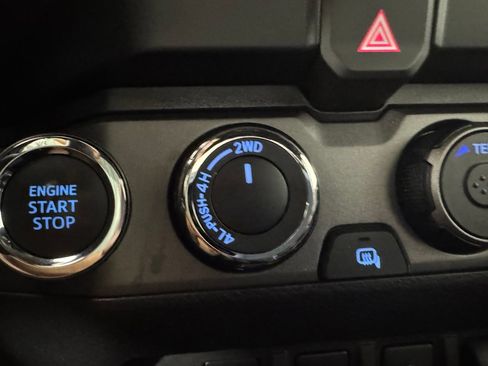 Used 2022 Toyota Tacoma TRD Off-Road w/ Technology Package AWD/4WD image 23