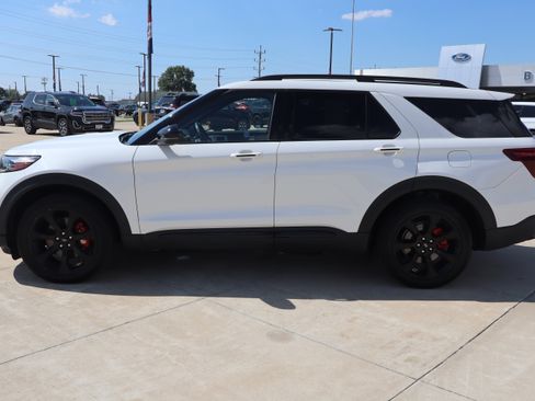 Used 2022 Ford Explorer ST w/ Equipment Group 401A AWD/4WD image 9
