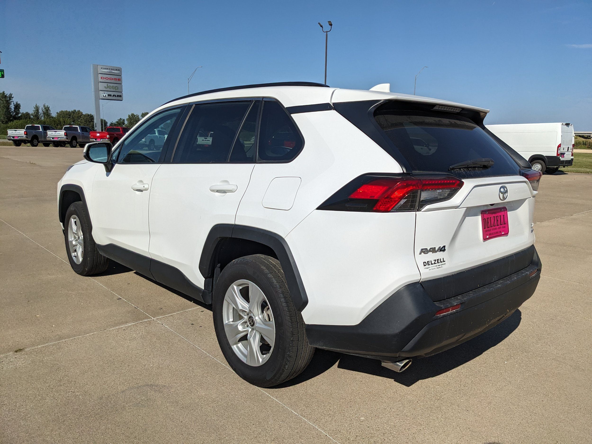 Used 2021 Toyota RAV4 XLE AWD/4WD image 6