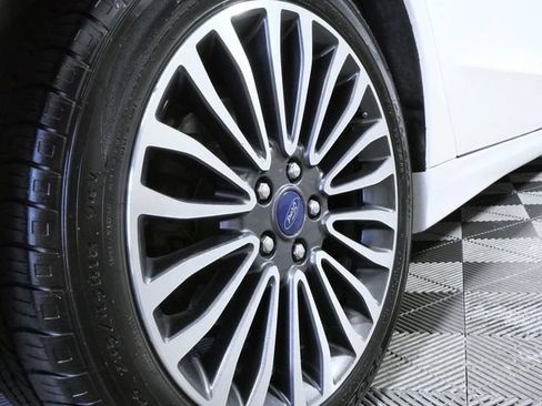 Used 2017 Ford Fusion SE w/ Equipment Group 202A AWD/4WD image 7