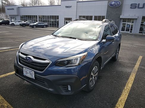 Used 2020 Subaru Outback Premium image 1