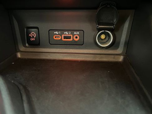 Used 2025 Nissan Sentra SV image 43