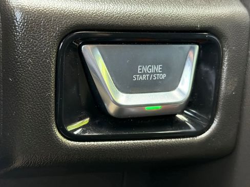 Used 2025 GMC Yukon XL Denali AWD/4WD image 26
