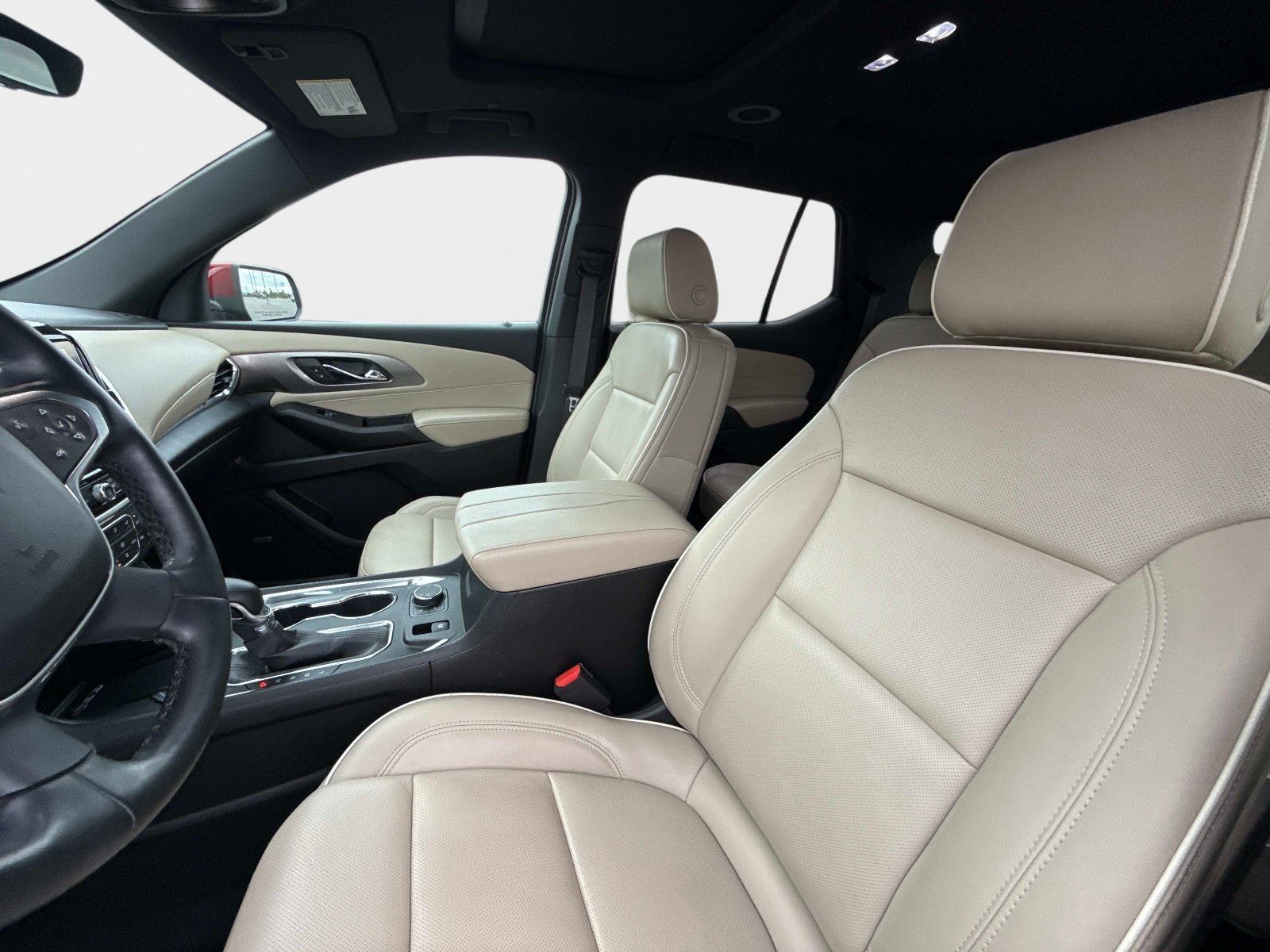 Used 2023 Chevrolet Traverse Premier FWD image 24