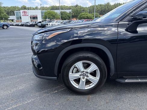Used 2023 Toyota Highlander L FWD image 26