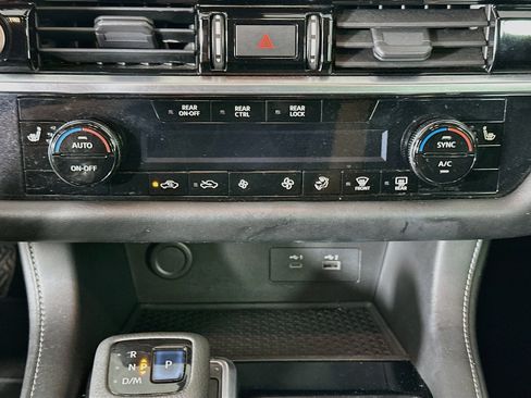 Used 2022 Nissan Pathfinder SV FWD image 23