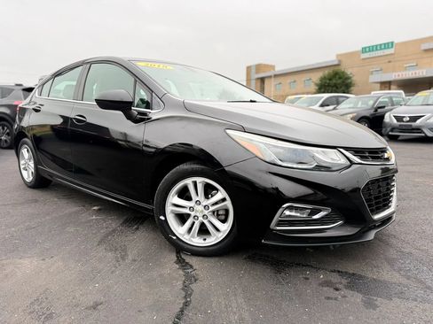 Used 2018 Chevrolet Cruze LT w/ Convenience Package FWD image 2