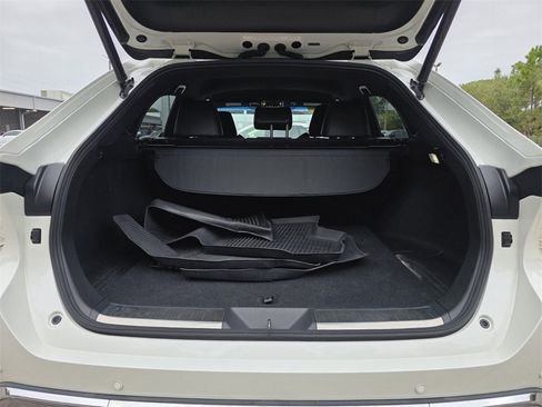 Certified 2021 Toyota Venza XLE w/ Softex Package image 19