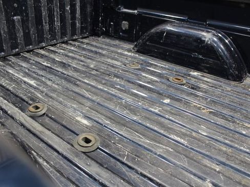 Used 2005 GMC Sierra 2500 SLT w/ Heavy-Duty Power Package image 18