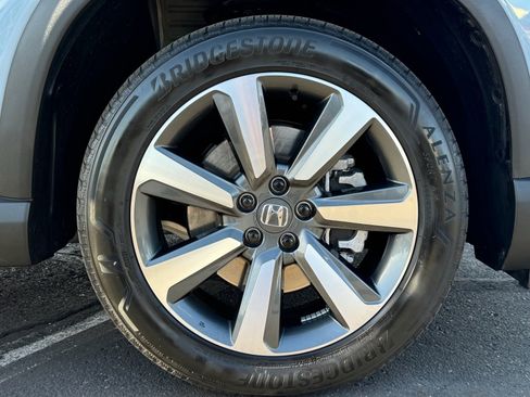 Used 2024 Honda Pilot Touring image 11