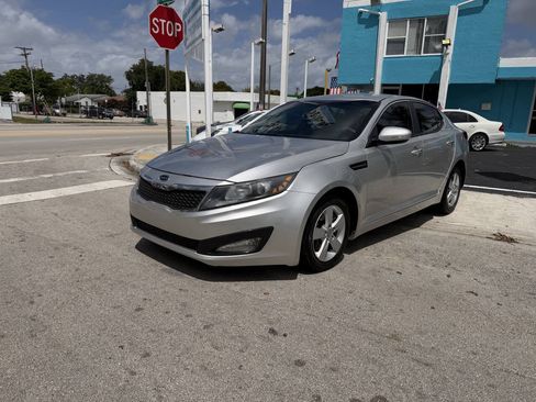 Used 2012 Kia Optima EX FWD image 3