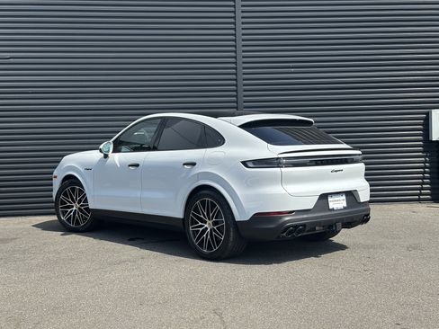 Certified 2025 Porsche Cayenne E-Hybrid Coupe AWD/4WD image 3