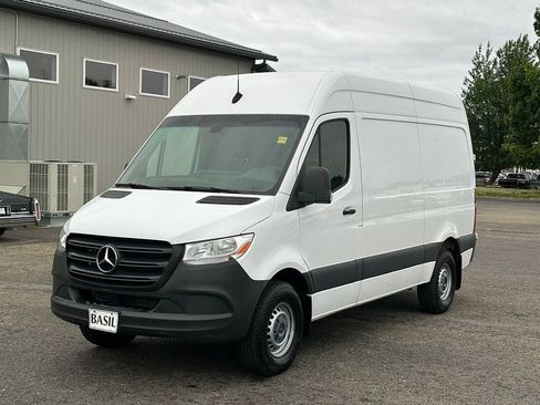 Used 2022 Mercedes-Benz Sprinter 1500 image 8
