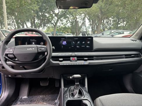 Used 2025 Kia K4 FWD image 33