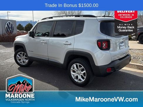 Used 2018 Jeep Renegade Latitude w/ UConnect 8.4 Nav Group image 4