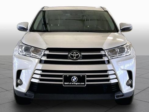 Used 2019 Toyota Highlander XLE FWD image 3