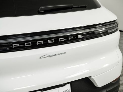 New 2026 Porsche Cayenne Base image 38