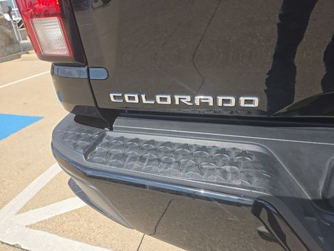 Used 2024 Chevrolet Colorado LT w/ LT Convenience Package RWD image 7