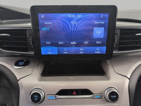 Used 2024 Ford Explorer XLT w/ Equipment Group 202A AWD/4WD image 8