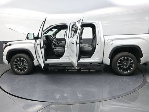 Used 2025 Toyota Tundra Limited AWD/4WD image 33