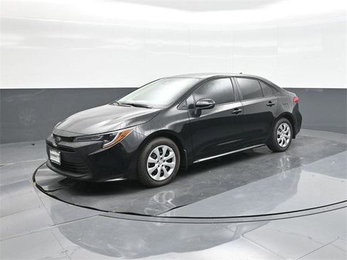 Certified 2025 Toyota Corolla LE image 1