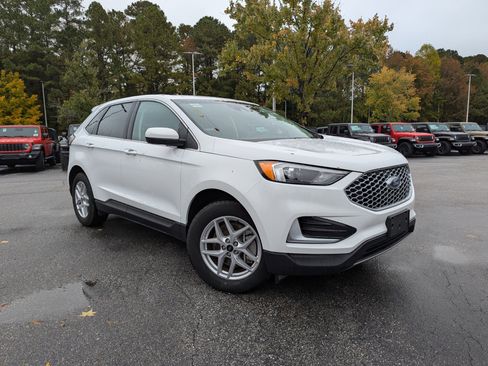 Used 2024 Ford Edge SEL image 3