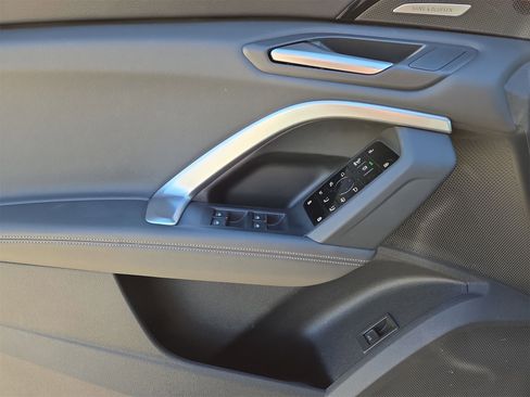 Used 2025 Audi Q5 Premium Plus w/ Premium Plus image 15